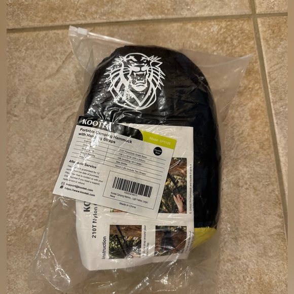 Portable camping hammock with hanging straps - Picture 1 of 1